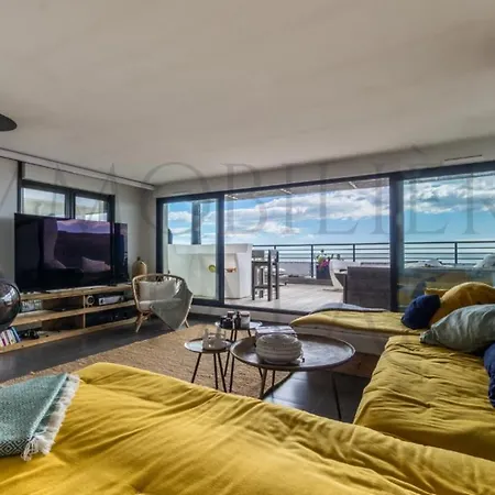 Luxury With Swimming Pool Apartment