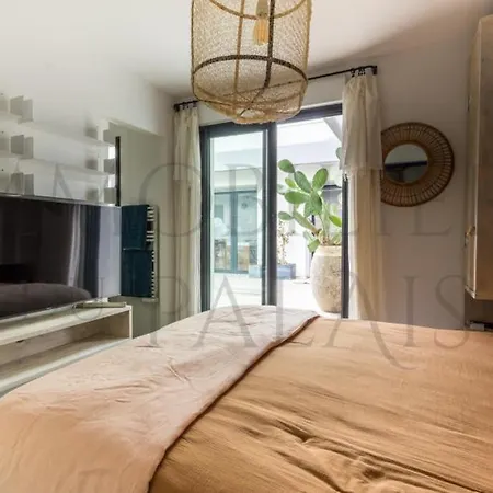Luxury With Swimming Pool Apartment *